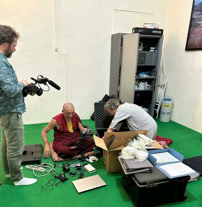 Documentarian filmmaker Donagh Coleman shoots footage of Goldman in the Unit B lab of the Tukdam Study at Mundgod.